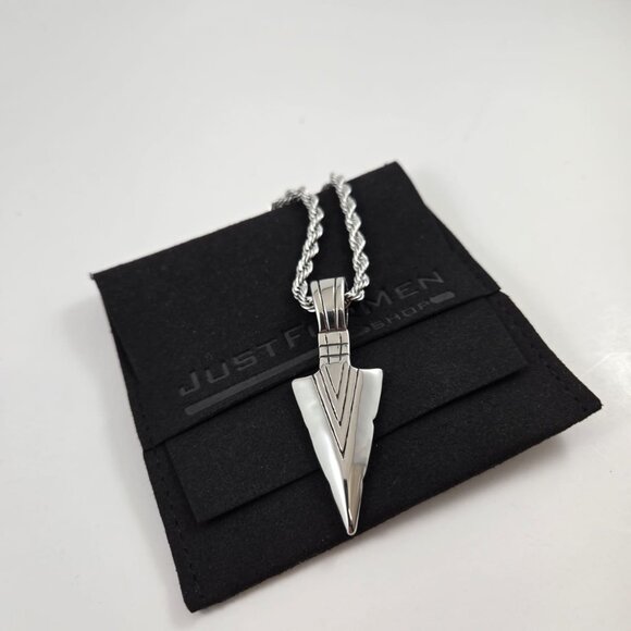 Silver Stainless Steel Arrowhead pendant and Rope Chain - Picture 4 of 9